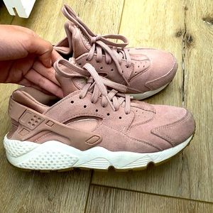 Nike huaraches pink
